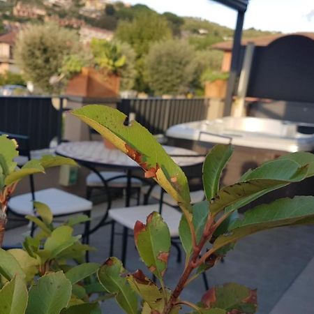 Casa Vacanze I Melograni Trevignano Romano Kültér fotó