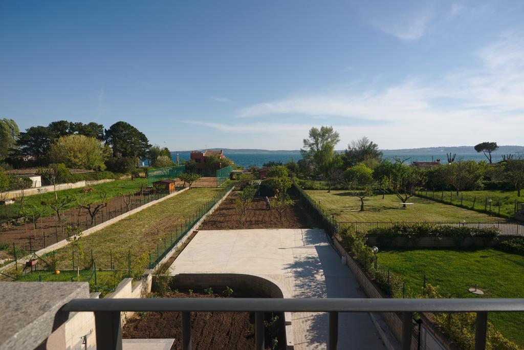 Casa Vacanze I Melograni Trevignano Romano Szoba fotó
