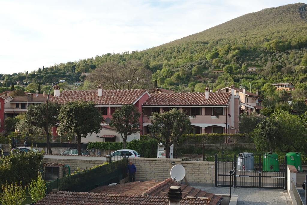 Casa Vacanze I Melograni Trevignano Romano Szoba fotó