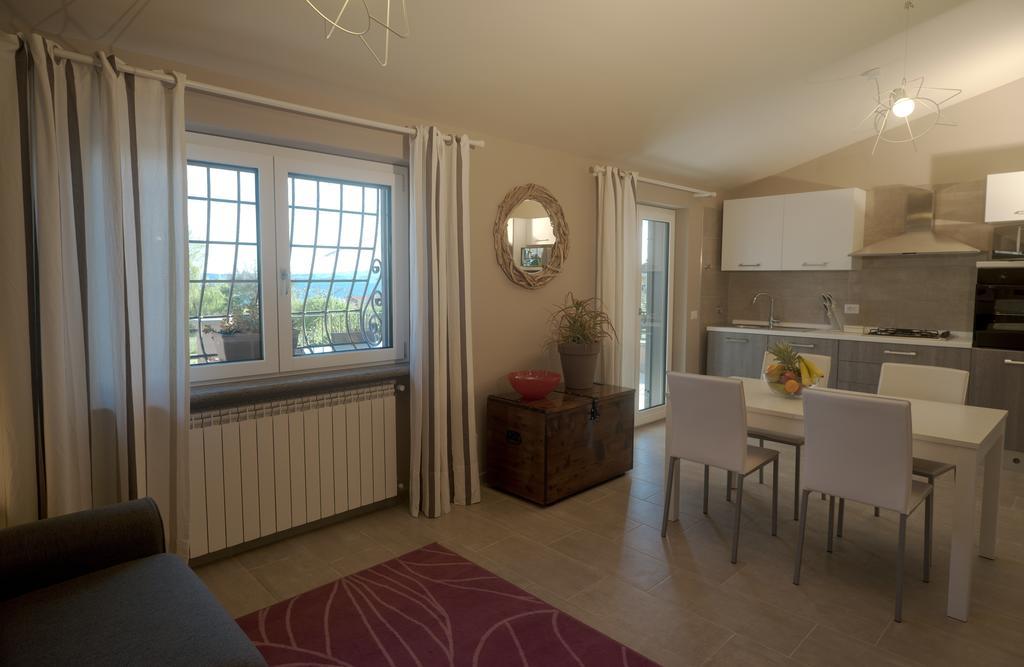 Casa Vacanze I Melograni Trevignano Romano Szoba fotó